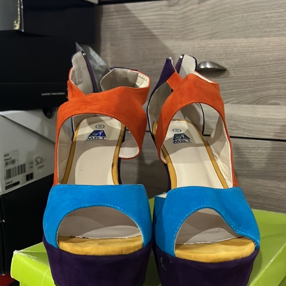 Multi-color wedge - Picture 3 of 3